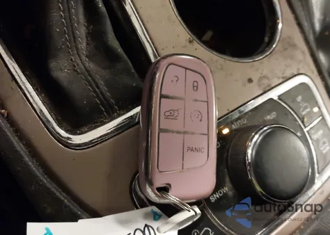 2017 Jeep Grand Cherokee Overland 4X4 из США, поврежденный, VIN 1C4RJFCG5HC615962